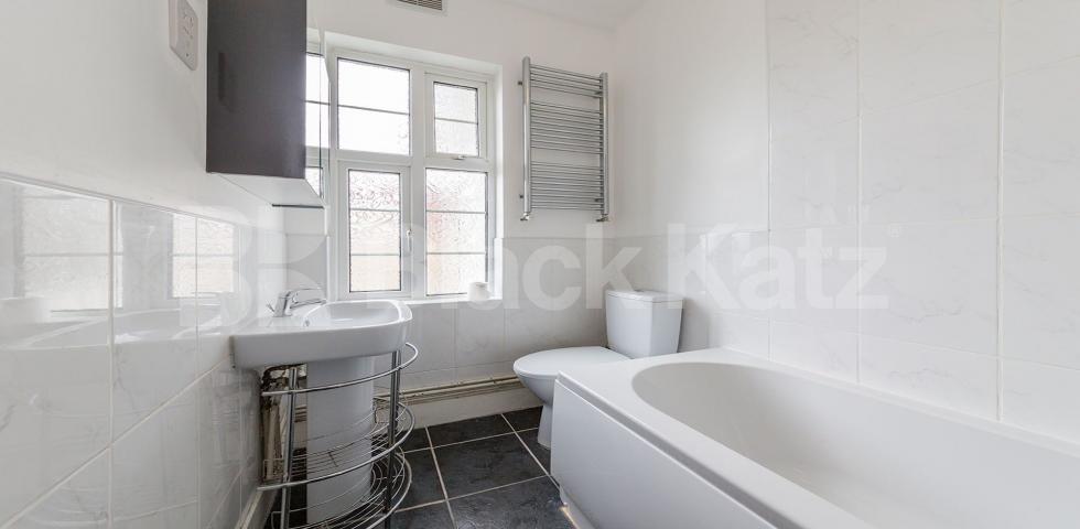 			New Instruction!, Studio Apartment, 1 bath, 1 reception Flat			 Chestnut Court, Middle Lane, Crouch End / Hornsey